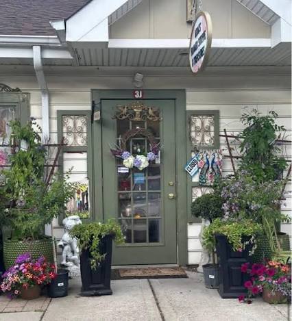 Mom’s Flower Shoppe and Treasures